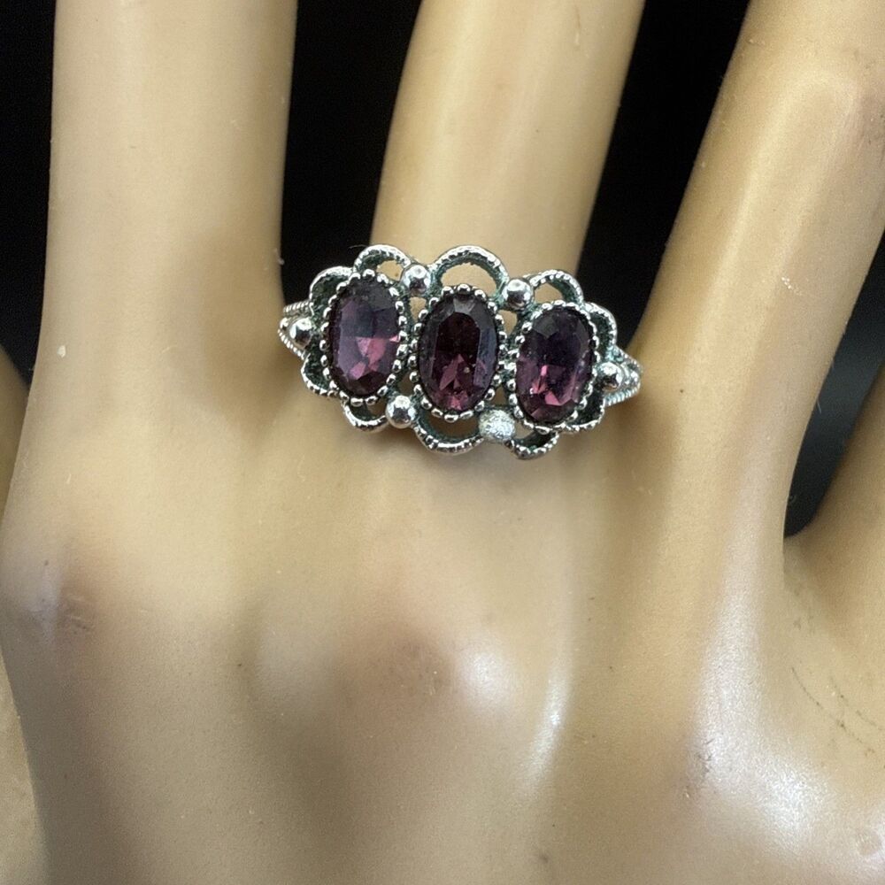 VINTAGE AVON Silver Tone Oval 3 Purple Stone Ring Size 7-9.5